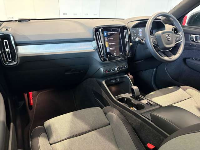 XC40B4 モメンタム