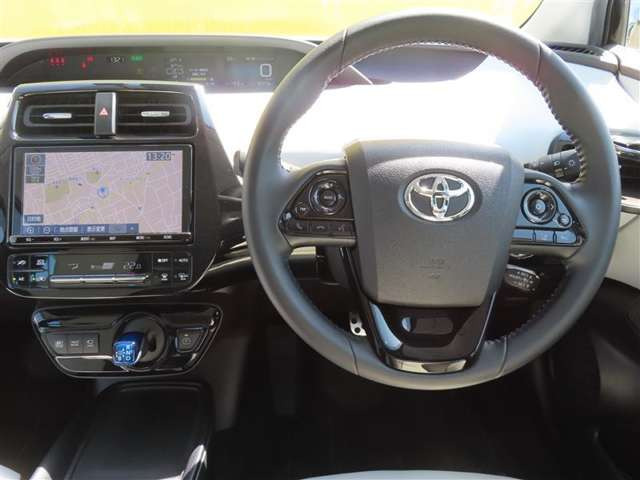 プリウス1.8 S ツーリングセレクション E-Four 4WD