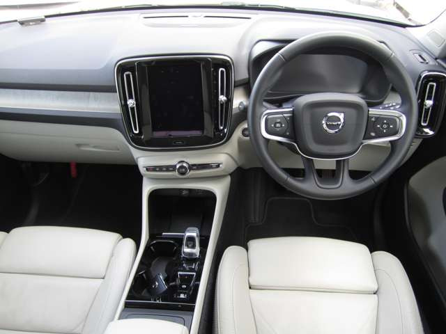 XC40B4 AWD インスクリプション 4WD