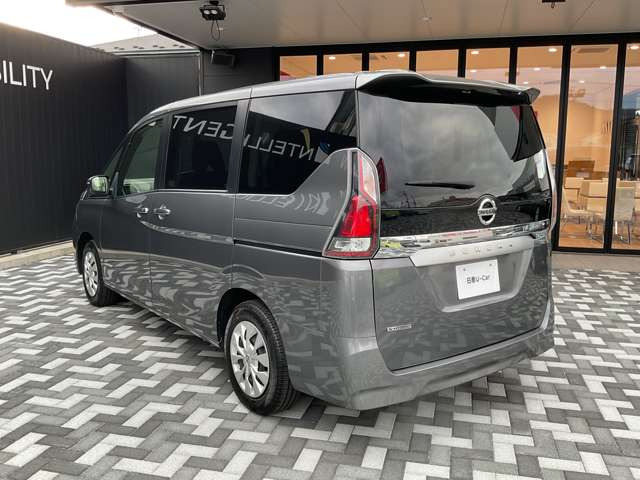 セレナ2.0 XV セカンドスライドアップシート 4WD