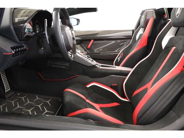 アヴェンタドールロードスターSVJ 4WD