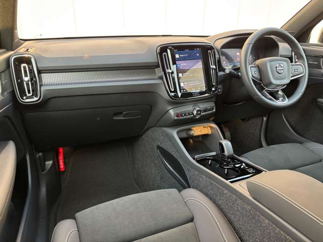 XC40ウルトラ B4 AWD ダークエディション 4WD