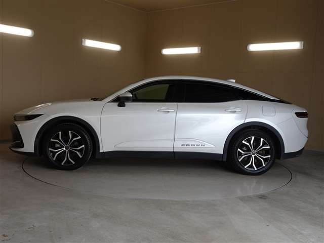 クラウンクロスオーバー2.5 G アドバンスト レザー パッケージ E-Four 4WD