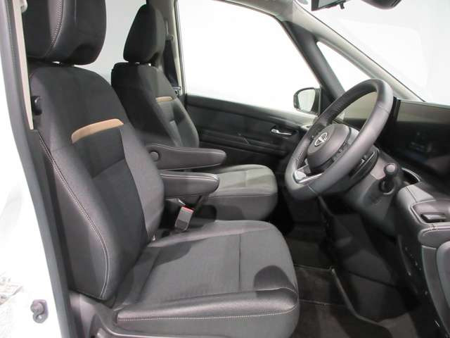 セレナ2.0 ハイウェイスターV 4WD