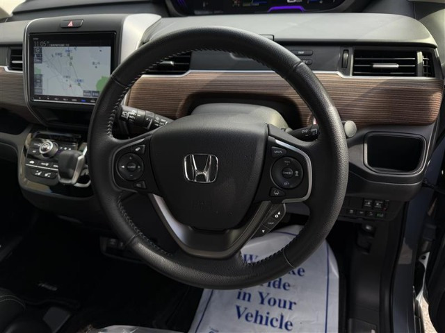 フリード1.5 ハイブリッド クロスター ブラックスタイル