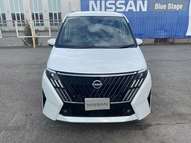 セレナ1.4 e-4ORCE ハイウェイスターV NissanConnectインフォテインメントシステム 4WD