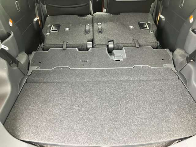 シートを倒せばフラットになります