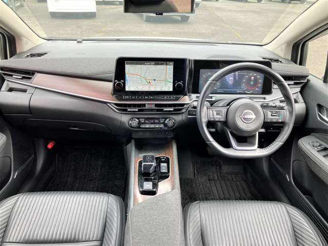 ノートオーラ1.2 G FOUR レザーエディション 4WD