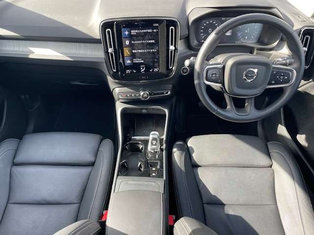 XC40B4 AWD インスクリプション 4WD