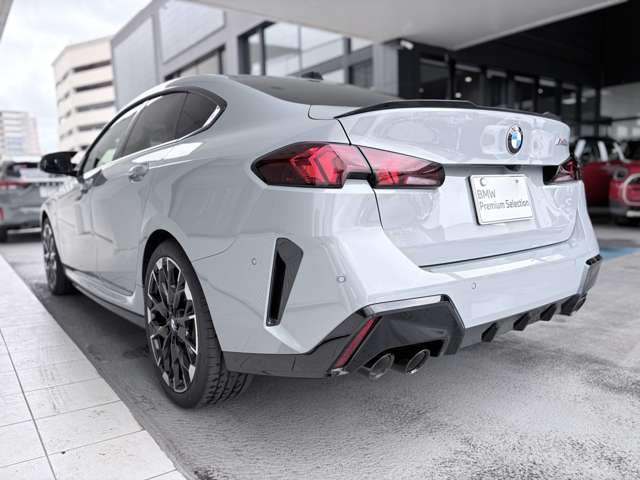 2シリーズグランクーペM235 xドライブ 4WD