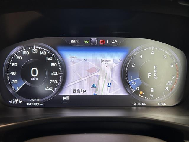 XC40B4 AWD Rデザイン 4WD