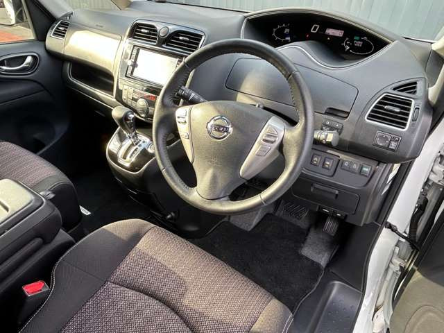 セレナ2.0 ハイウェイスター Vセレクション+Safety 4WD