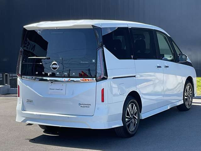 セレナ1.4 e-4ORCE ハイウェイスターV 4WD