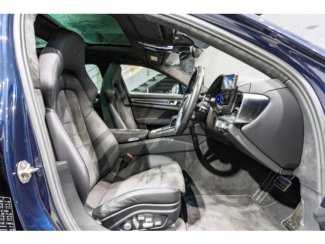 パナメーラGTS PDK 4WD