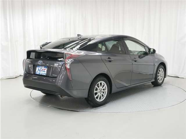 プリウス1.8 S E-Four 4WD