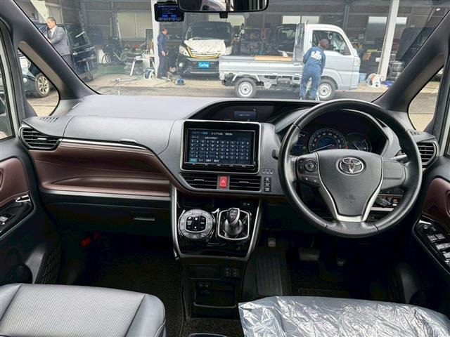 エスクァイアハイブリッド1.8 Gi