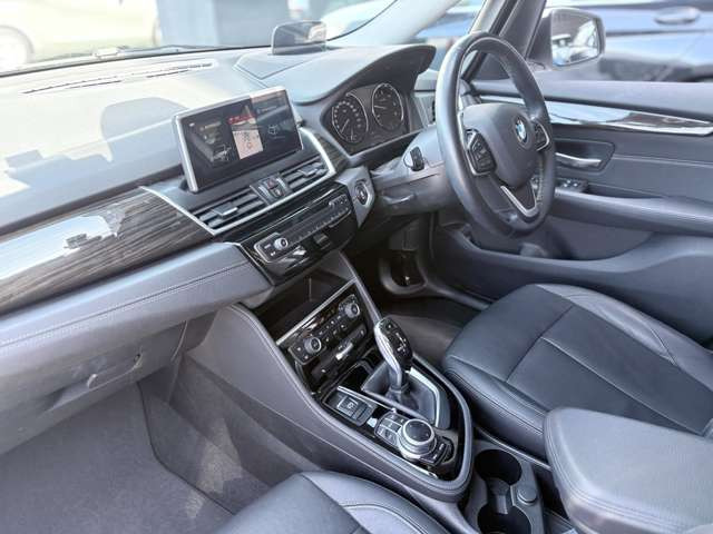 2シリーズグランツアラー218d xドライブ ラグジュアリー 4WD