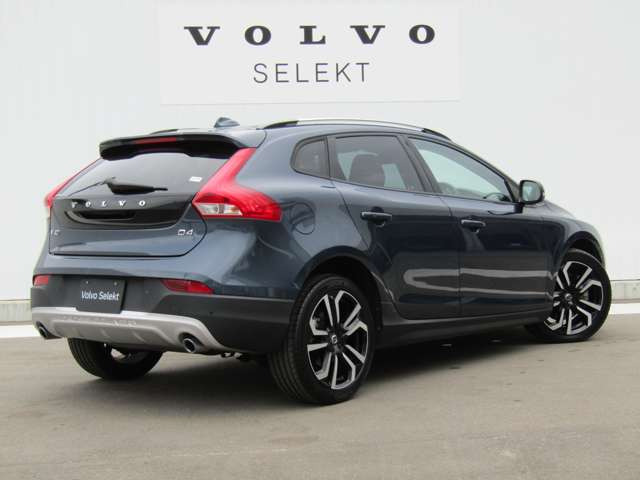 V40クロスカントリーD4 ダイナミック エディション ディーゼル