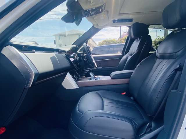 レンジローバーオートバイオグラフィ 3.0L D300 スタンダードホイールベース ディーゼル 4WD