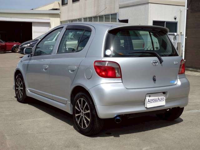 ヴィッツ1.3 F Dパッケージ 4WD