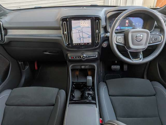 XC40ウルトラ B4 AWD ダークエディション 4WD