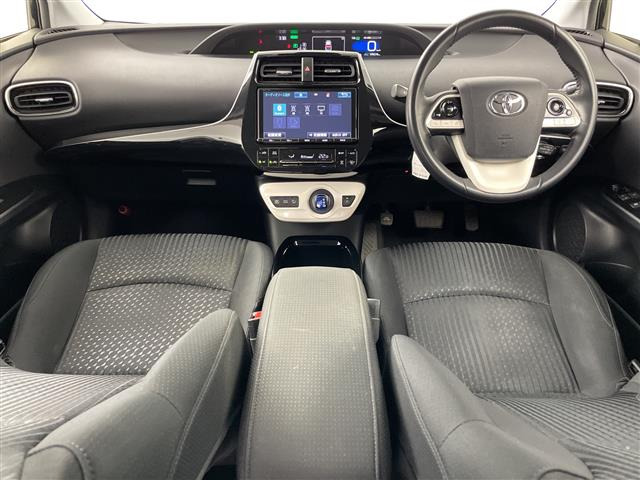 プリウス1.8 A E-Four 4WD
