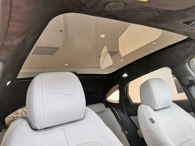 EペイスRダイナミック HSE 2.0L D200 ディーゼル 4WD