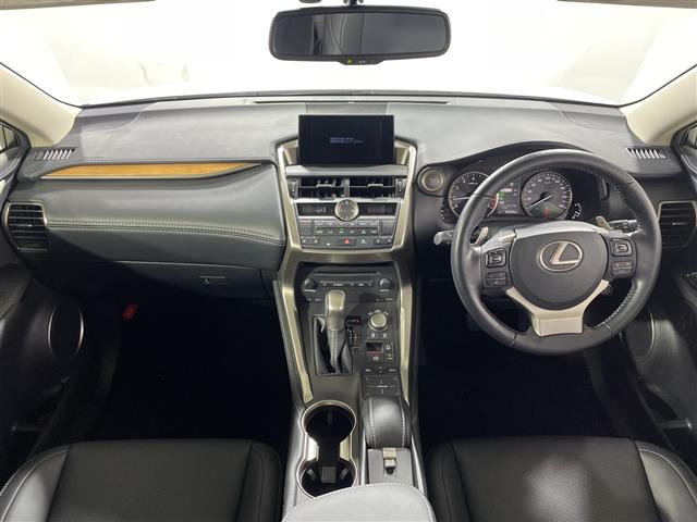 NX200t バージョンL