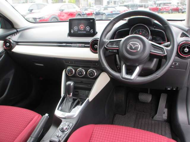 デミオ1.5 15S ノーブル クリムゾン