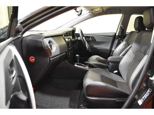 オーリス1.5 150X ブラッキッシュラウンジ 4WD