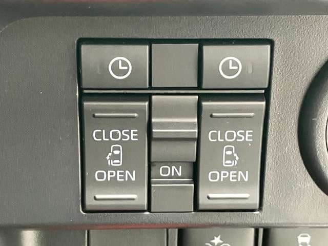 両側電動スライドドア