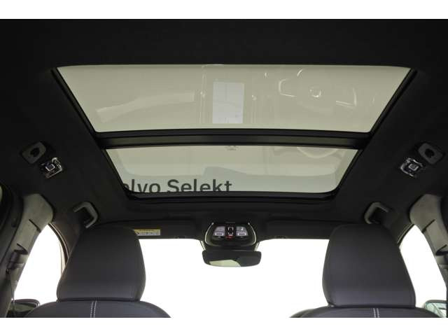 XC40ウルトラ B4 AWD ダークエディション 4WD