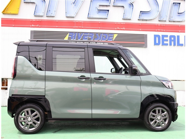 デリカミニT プレミアム 4WD