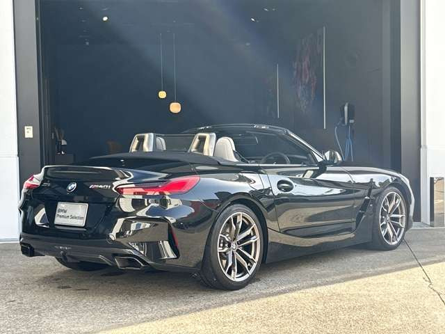 Z4M40i
