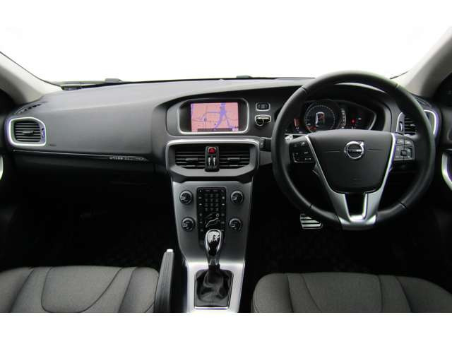 V40クロスカントリーD4 ダイナミック エディション ディーゼル