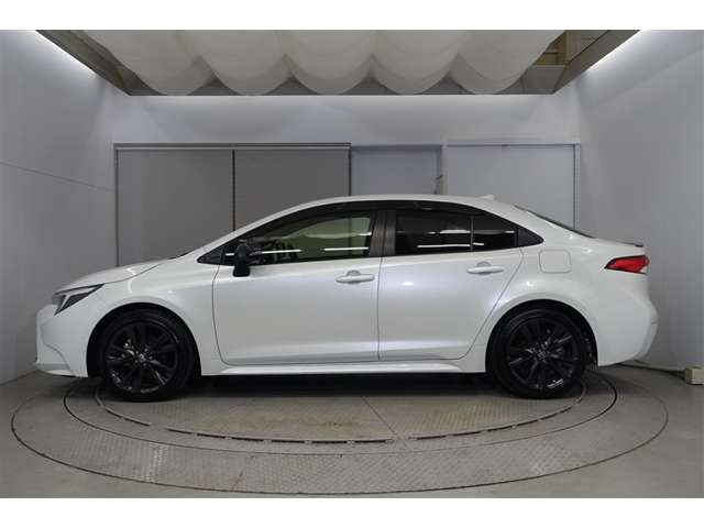 カローラ1.8 ハイブリッド W×B E-Four 4WD