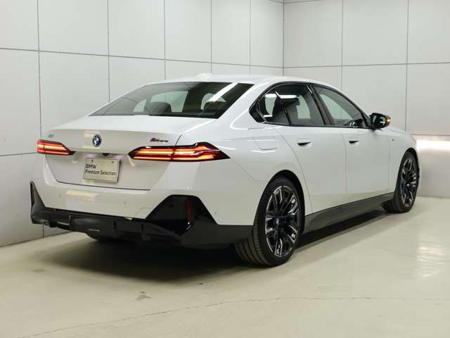 i5M60 xドライブ 4WD