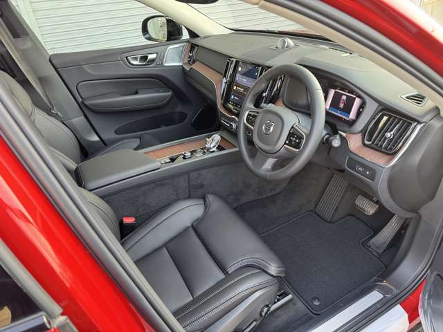 XC60リチャージ アルティメット T6 AWD PHEV 4WD