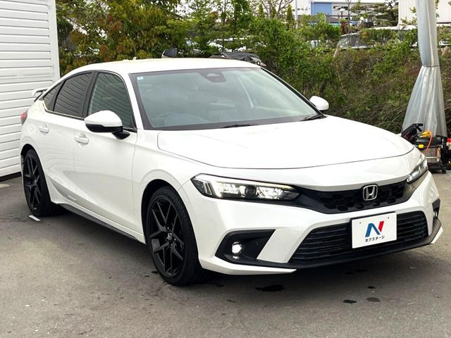 高透明度のガラス皮膜で撥水はもちろん、上質なツヤ・光沢を実現。紫外線や酸性雨から大切な愛車を保護し、色あせ・劣化を防止。「弾スプラッシュコート」、「弾プリミッサコート」からお選びいただけます。