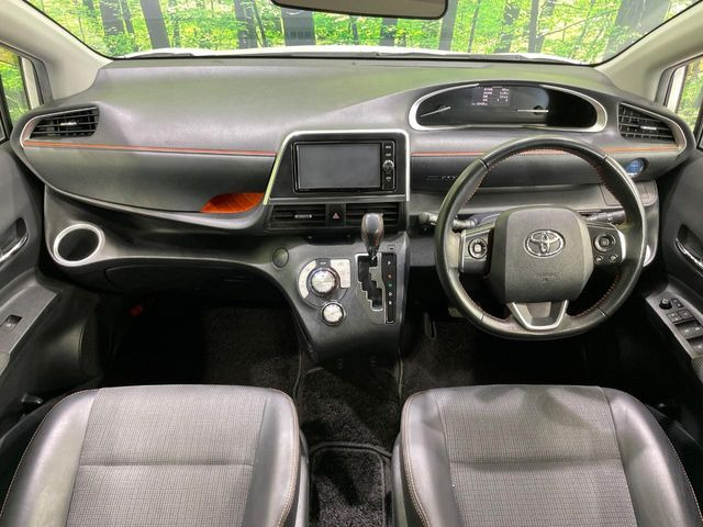 シエンタハイブリッド 1.5 G クエロ