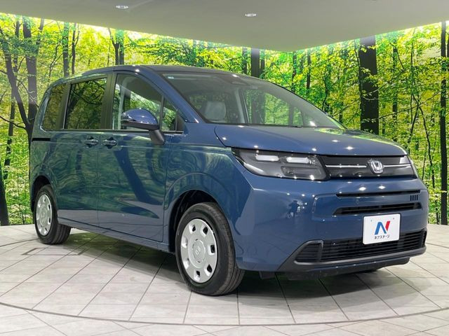 高透明度のガラス皮膜で撥水はもちろん、上質なツヤ・光沢を実現。紫外線や酸性雨から大切な愛車を保護し、色あせ・劣化を防止。「弾スプラッシュコート」、「弾プリミッサコート」からお選びいただけます。