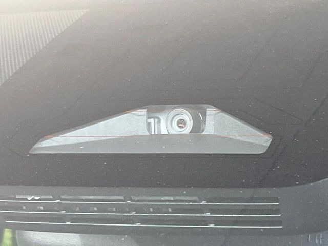 【トヨタセーフティセンス】走行中に前方の車両等を認識し、衝突しそうな時は警報とブレーキで衝突回避と被害軽減をアシスト。より安全にドライブをお楽しみいただけます。