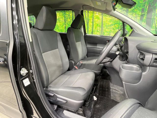 運転席シート廻りは使用感も少なく、良好な状態となっています。丁寧に使われていたことがよくわかりますね。