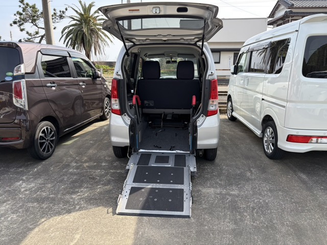 ワゴンRウィズ 車いす移動車 リヤシート付 電動固定式