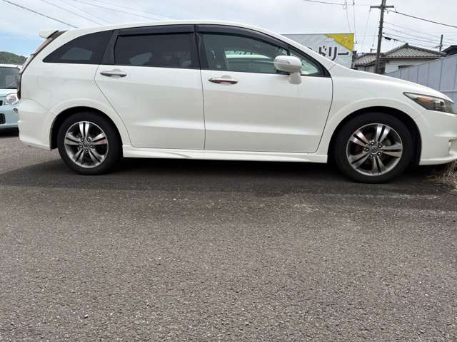 ストリーム1.8 RSZ