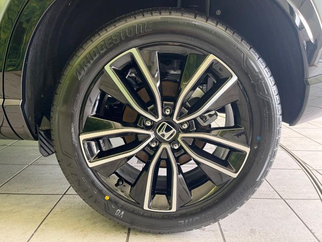�y����18�C���`�A���~�z�C�[���z�O�ςɃ}�b�`���������A���~�z�C�[���𑕒����Ă���܂��B�e��ЊO�A���~�z�C�[����A�X�^�b�h���X�^�C�����戵�����Ă���܂��B���񂲑��k����������