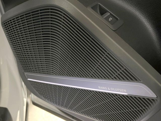 ��Bang&Olufsen�T�E���h�V�X�e��:�����C���e���A���������̃v���~�A���T�E���h�V�X�e���𑕔����Ă���A���i�����Տꊴ�̂��鉹�y���ԓ��ł��y���݂��������܂��B