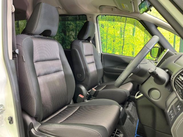 運転席シート廻りは使用感も少なく、良好な状態となっています。丁寧に使われていたことがよくわかりますね。
