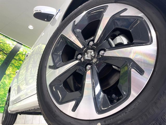 �y����16�C���`�A���~�z�C�[���z�O�ςɃ}�b�`���������A���~�z�C�[���𑕒����Ă���܂��B�e��ЊO�A���~�z�C�[����A�X�^�b�h���X�^�C�����戵�����Ă���܂��B���񂲑��k����������