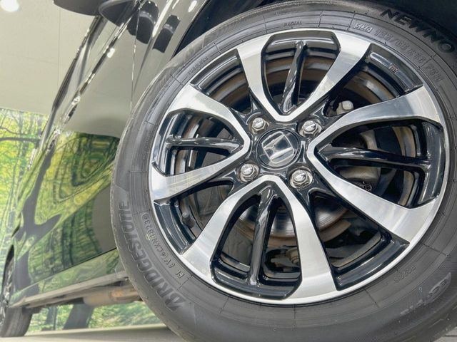 �y����14�C���`�A���~�z�C�[���z�O�ςɃ}�b�`���������A���~�z�C�[���𑕒����Ă���܂��B�e��ЊO�A���~�z�C�[����A�X�^�b�h���X�^�C�����戵�����Ă���܂��B���񂲑��k����������